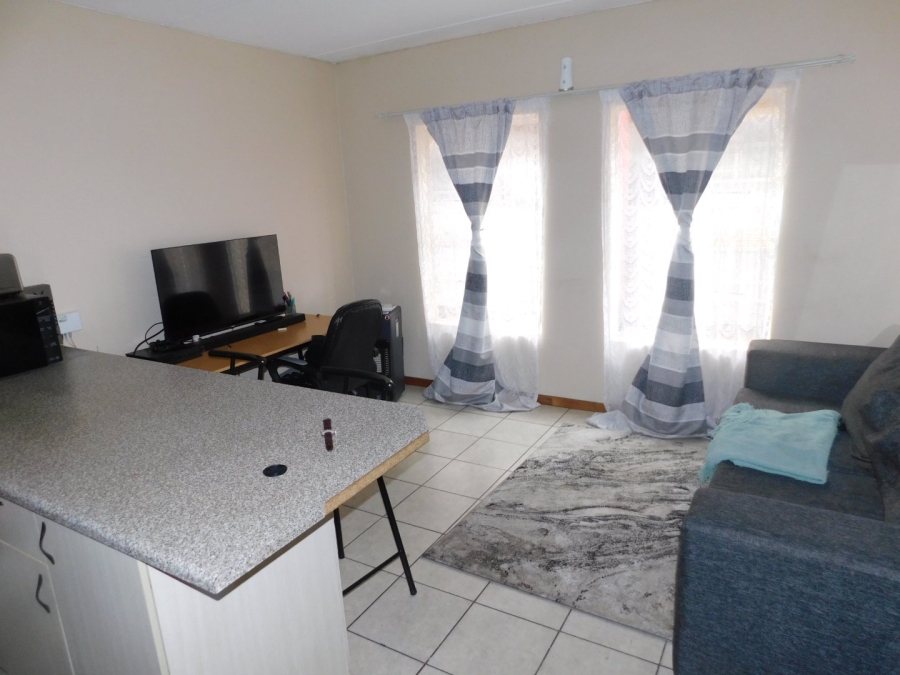 1 Bedroom Property for Sale in Grand Central Gauteng
