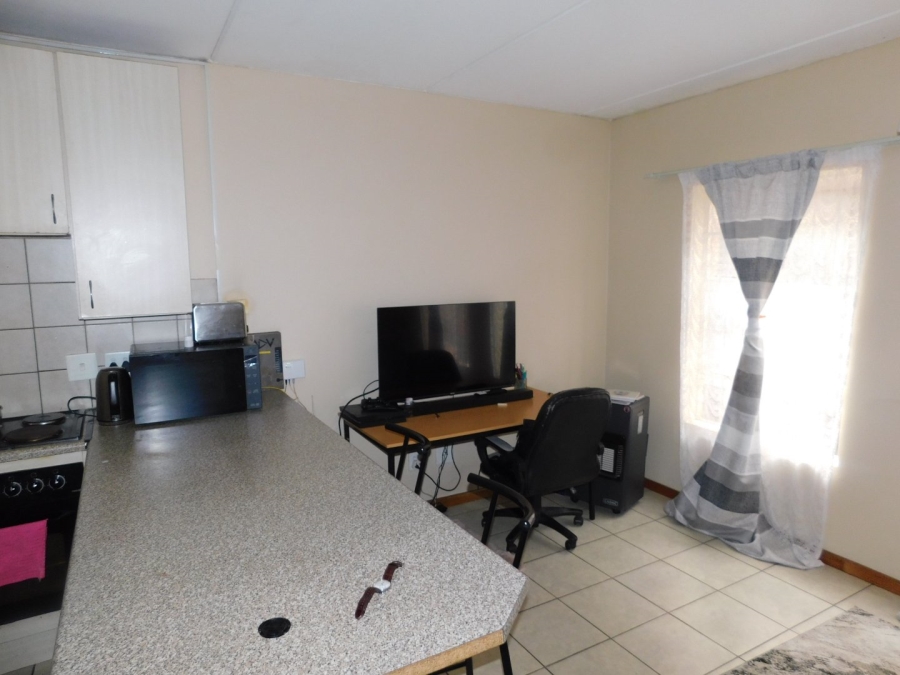 1 Bedroom Property for Sale in Grand Central Gauteng