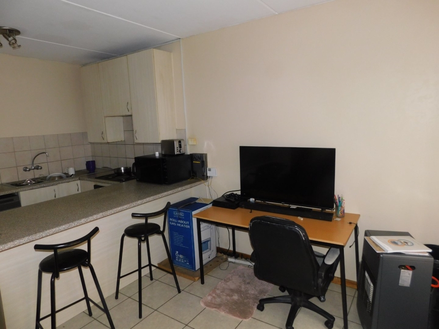 1 Bedroom Property for Sale in Grand Central Gauteng
