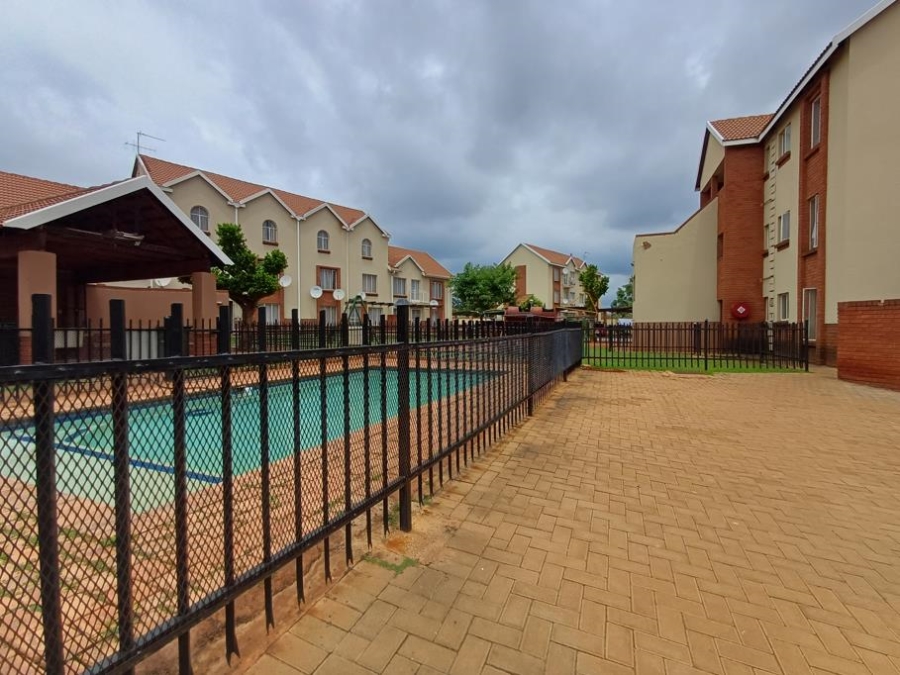2 Bedroom Property for Sale in The Orchards Gauteng
