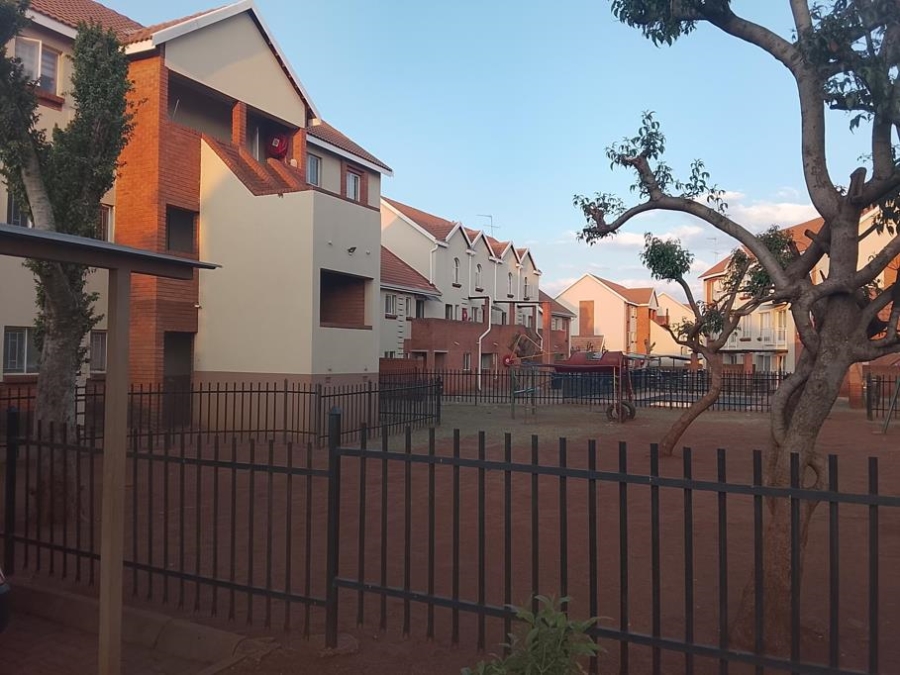 2 Bedroom Property for Sale in The Orchards Gauteng