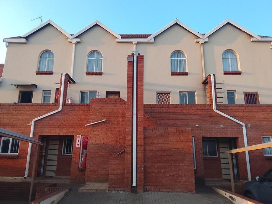 2 Bedroom Property for Sale in The Orchards Gauteng