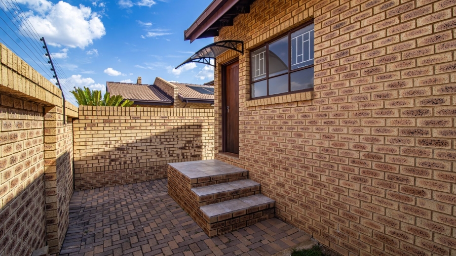 3 Bedroom Property for Sale in Meyersdal Gauteng