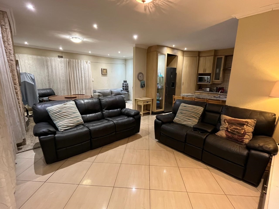 3 Bedroom Property for Sale in Dawnview Gauteng