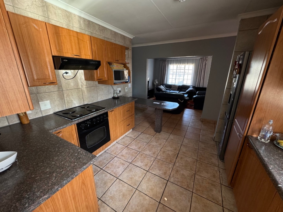 3 Bedroom Property for Sale in Glen Marais Gauteng