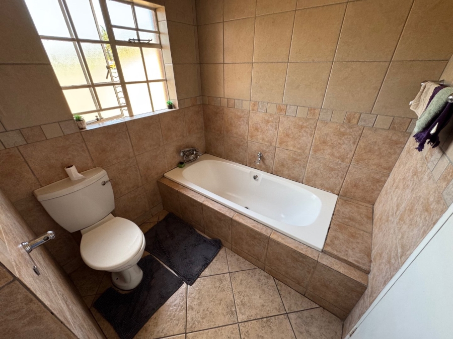3 Bedroom Property for Sale in Glen Marais Gauteng