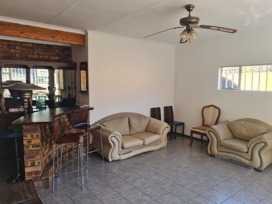 To Let 3 Bedroom Property for Rent in Kibler Park Gauteng