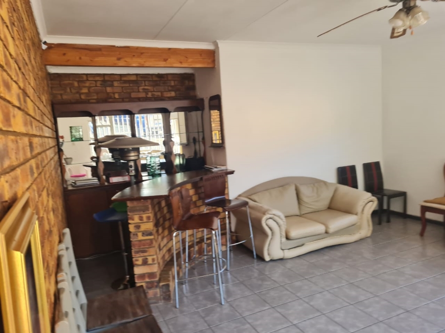 To Let 3 Bedroom Property for Rent in Kibler Park Gauteng