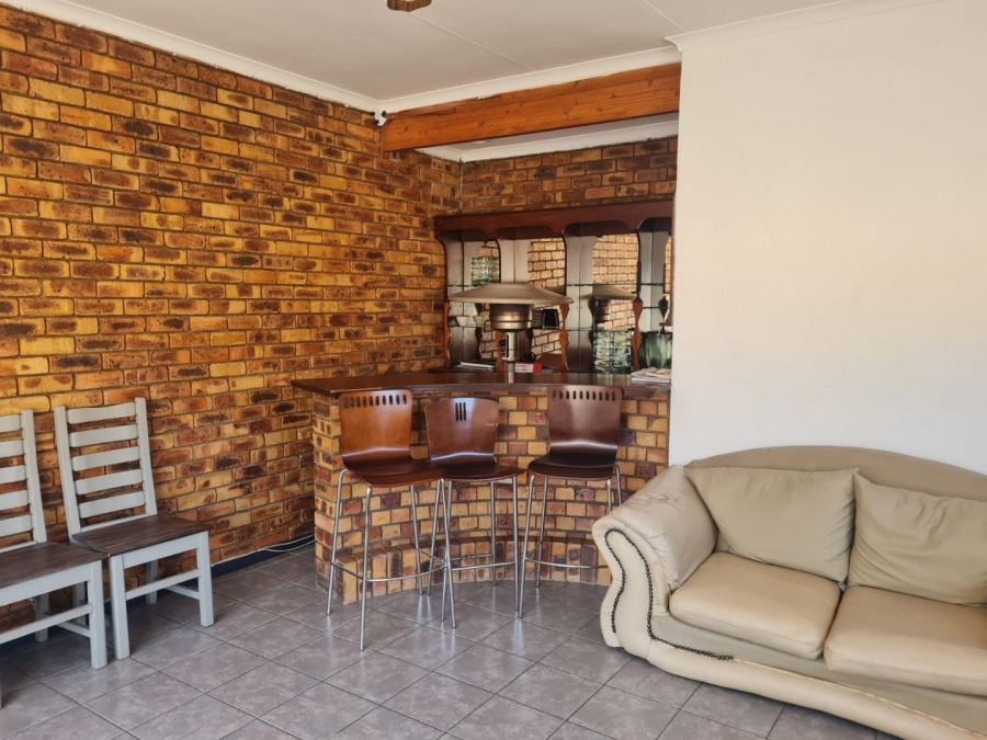 To Let 3 Bedroom Property for Rent in Kibler Park Gauteng