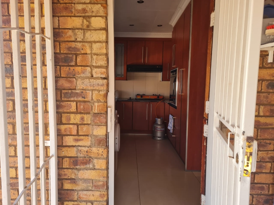 To Let 3 Bedroom Property for Rent in Kibler Park Gauteng