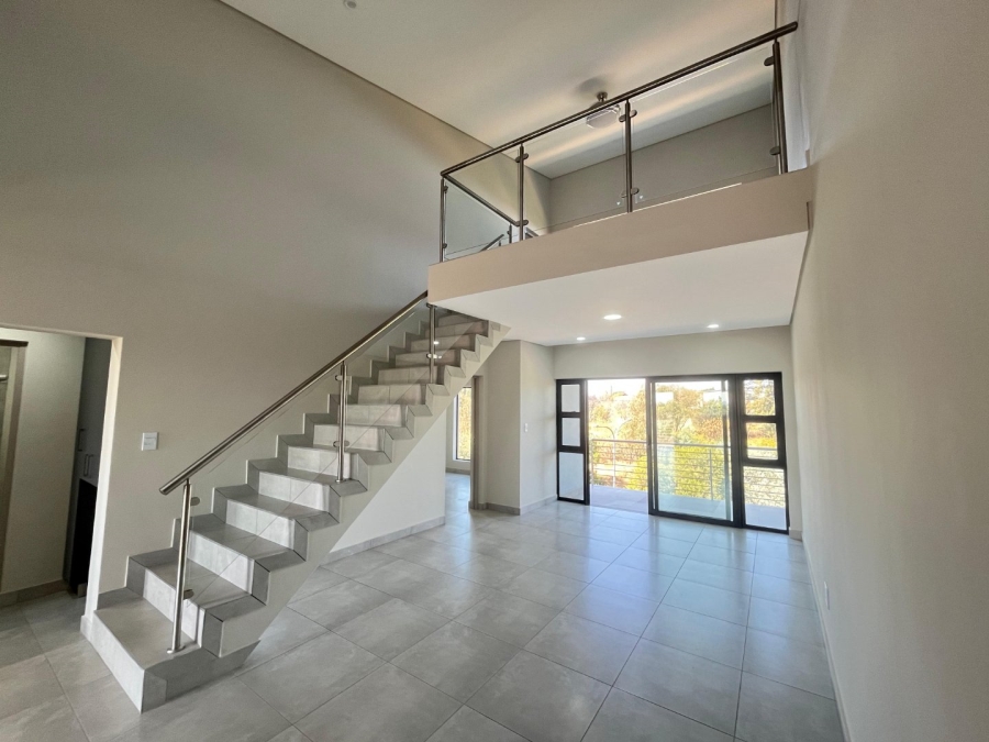 3 Bedroom Property for Sale in Die Hoewes Gauteng