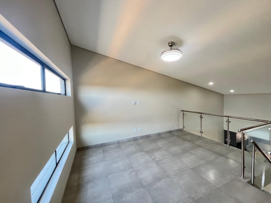 3 Bedroom Property for Sale in Die Hoewes Gauteng