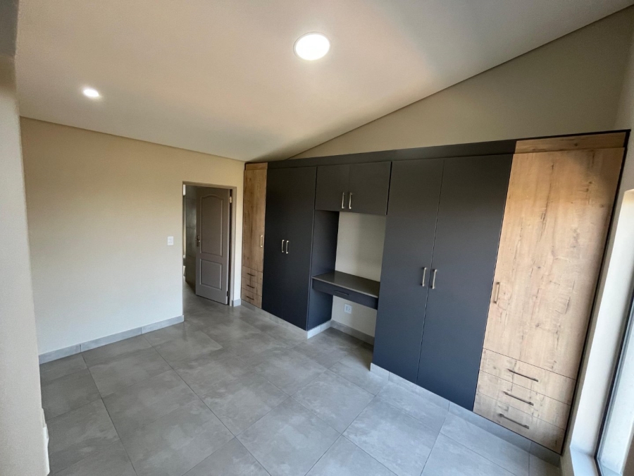 3 Bedroom Property for Sale in Die Hoewes Gauteng