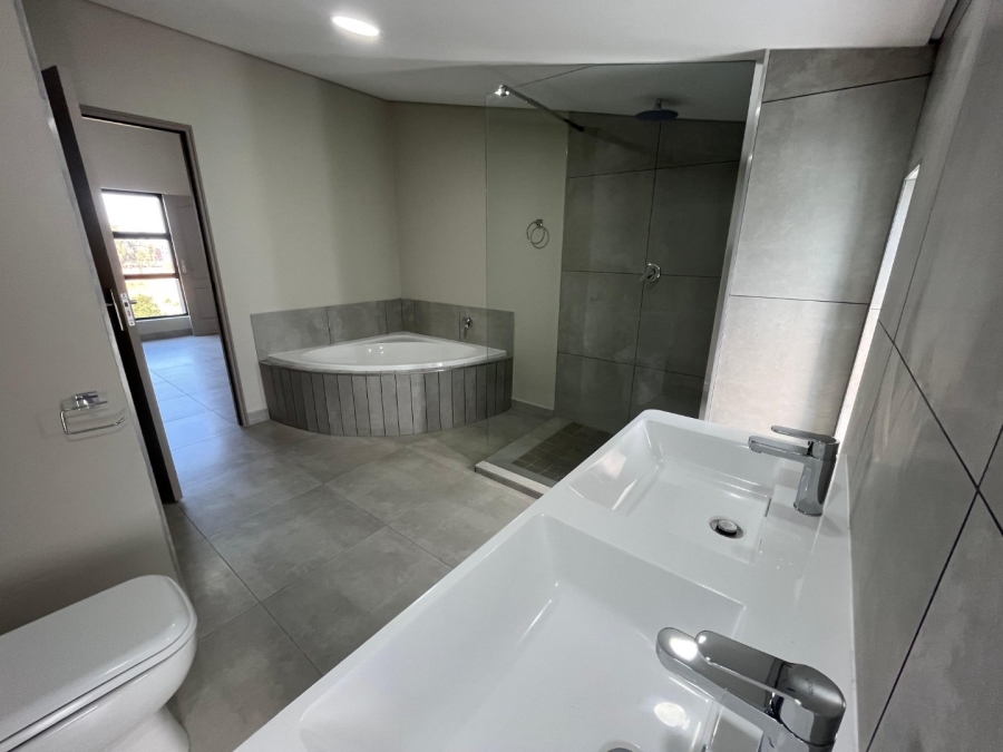 3 Bedroom Property for Sale in Die Hoewes Gauteng