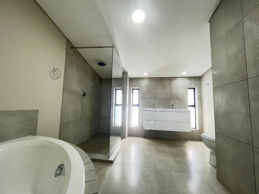 3 Bedroom Property for Sale in Die Hoewes Gauteng