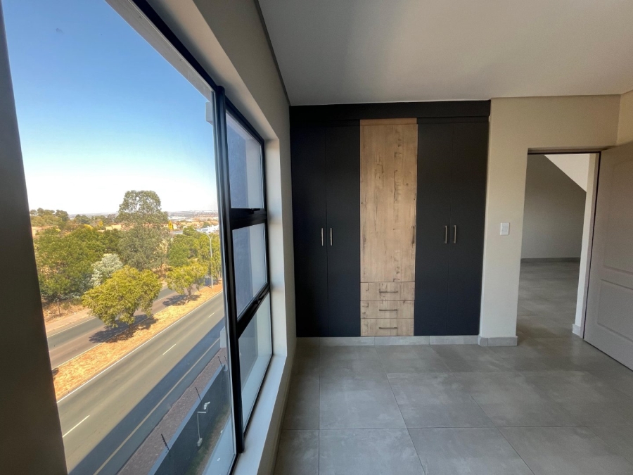 3 Bedroom Property for Sale in Die Hoewes Gauteng