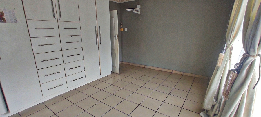 5 Bedroom Property for Sale in Vanderbijlpark SE 6 Gauteng