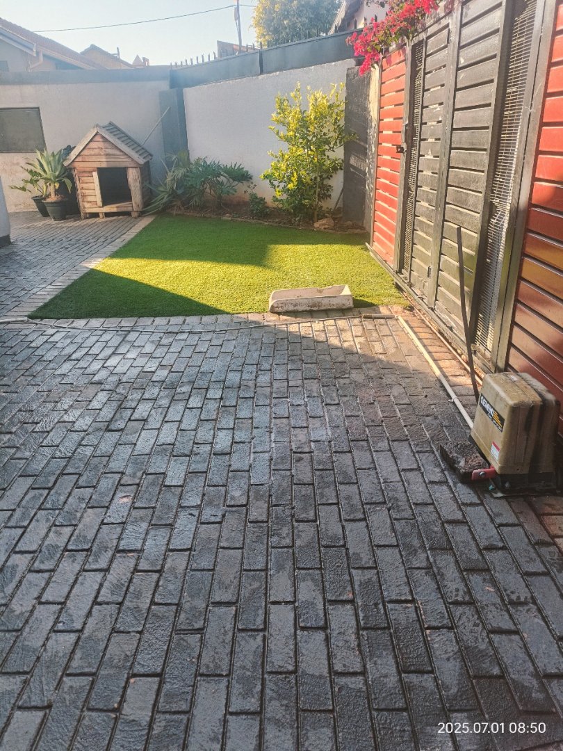 3 Bedroom Property for Sale in Rosslyn Gauteng