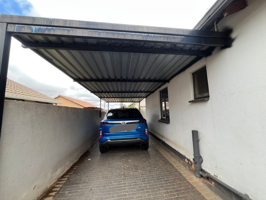 3 Bedroom Property for Sale in Rosslyn Gauteng