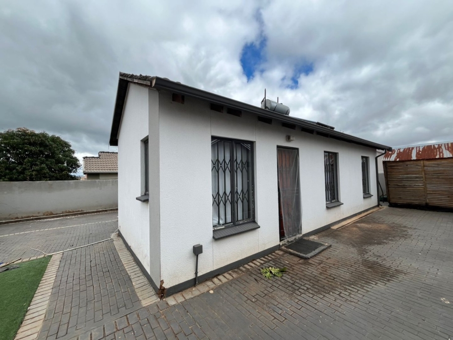 3 Bedroom Property for Sale in Rosslyn Gauteng