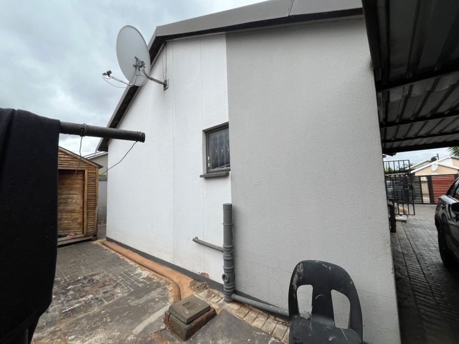 3 Bedroom Property for Sale in Rosslyn Gauteng