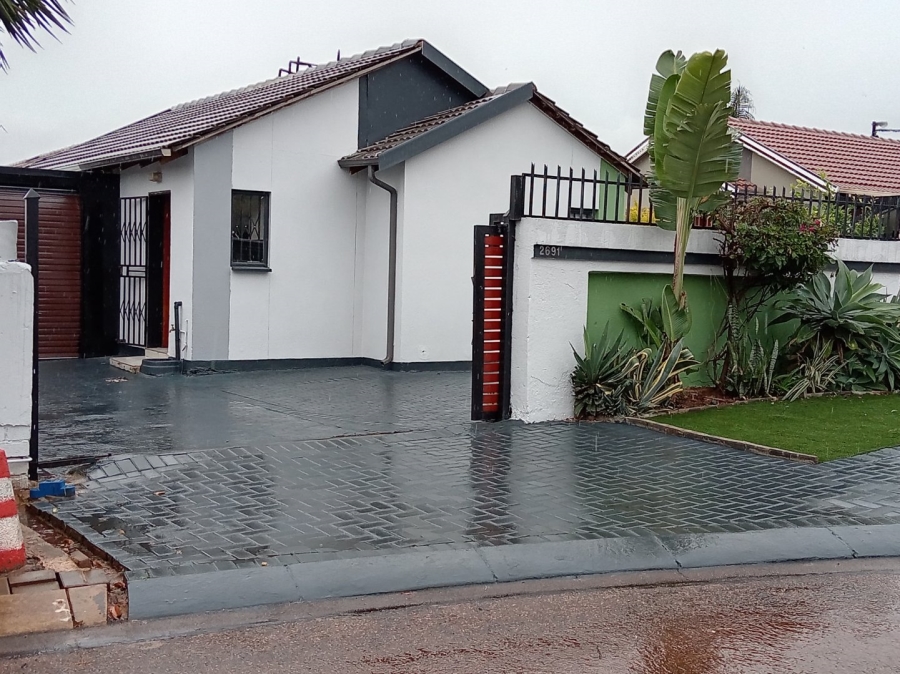 3 Bedroom Property for Sale in Rosslyn Gauteng