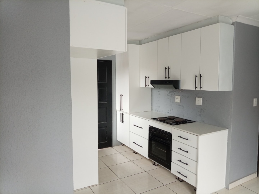 3 Bedroom Property for Sale in Rosslyn Gauteng