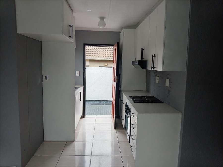 3 Bedroom Property for Sale in Rosslyn Gauteng
