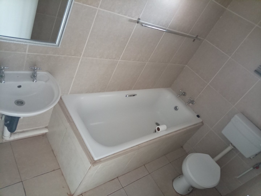 3 Bedroom Property for Sale in Rosslyn Gauteng