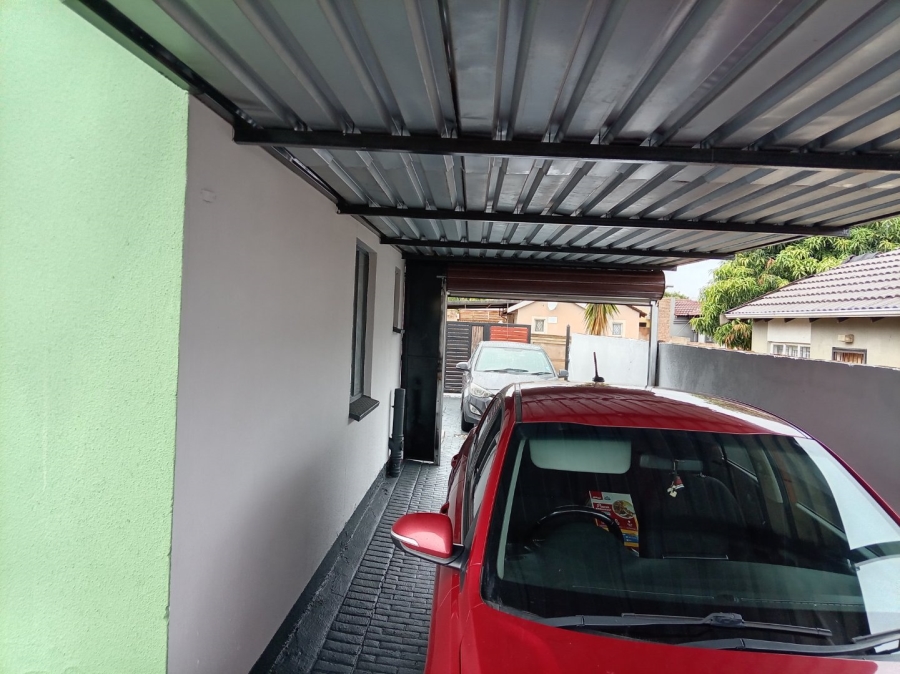 3 Bedroom Property for Sale in Rosslyn Gauteng