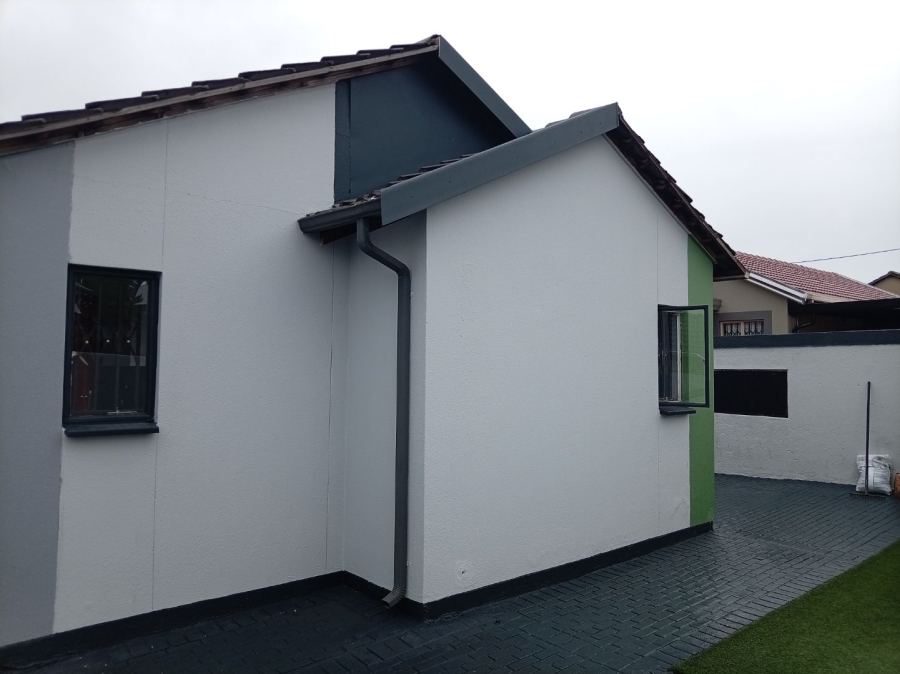 3 Bedroom Property for Sale in Rosslyn Gauteng