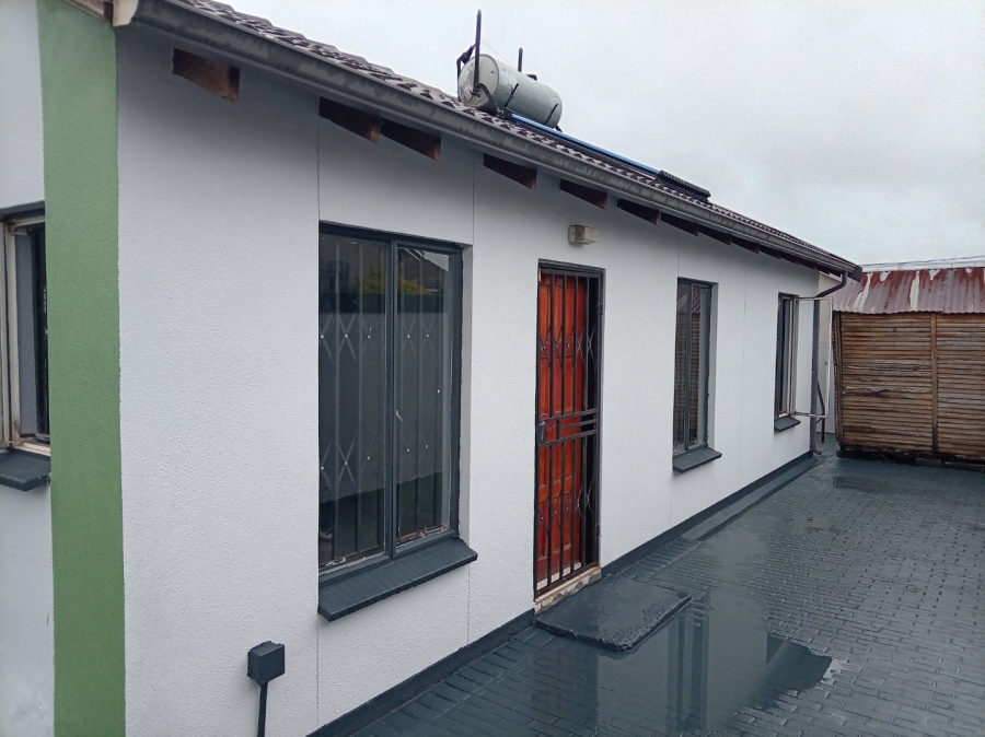 3 Bedroom Property for Sale in Rosslyn Gauteng