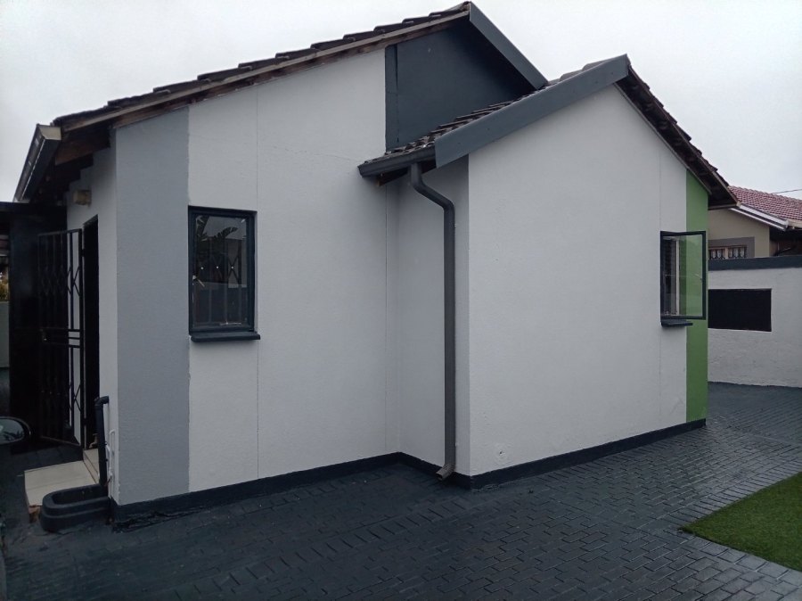 3 Bedroom Property for Sale in Rosslyn Gauteng