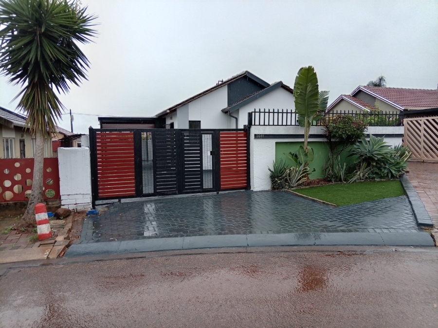 3 Bedroom Property for Sale in Rosslyn Gauteng
