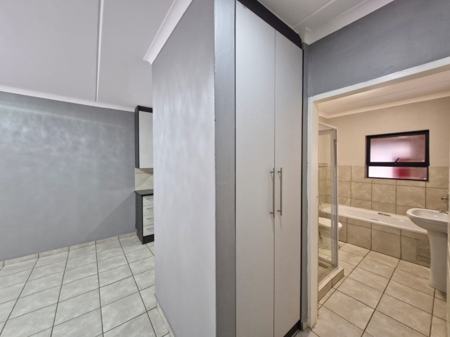 2 Bedroom Property for Sale in Rynfield A H Gauteng