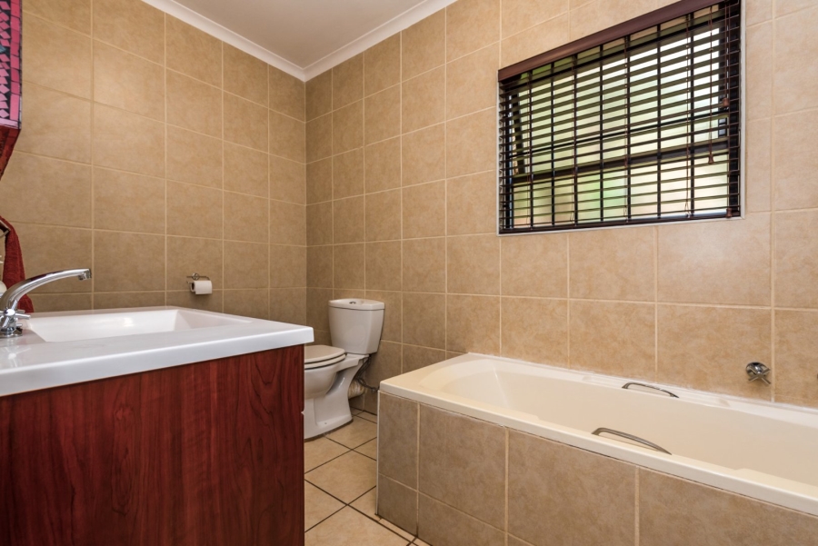 5 Bedroom Property for Sale in Edendale Gauteng