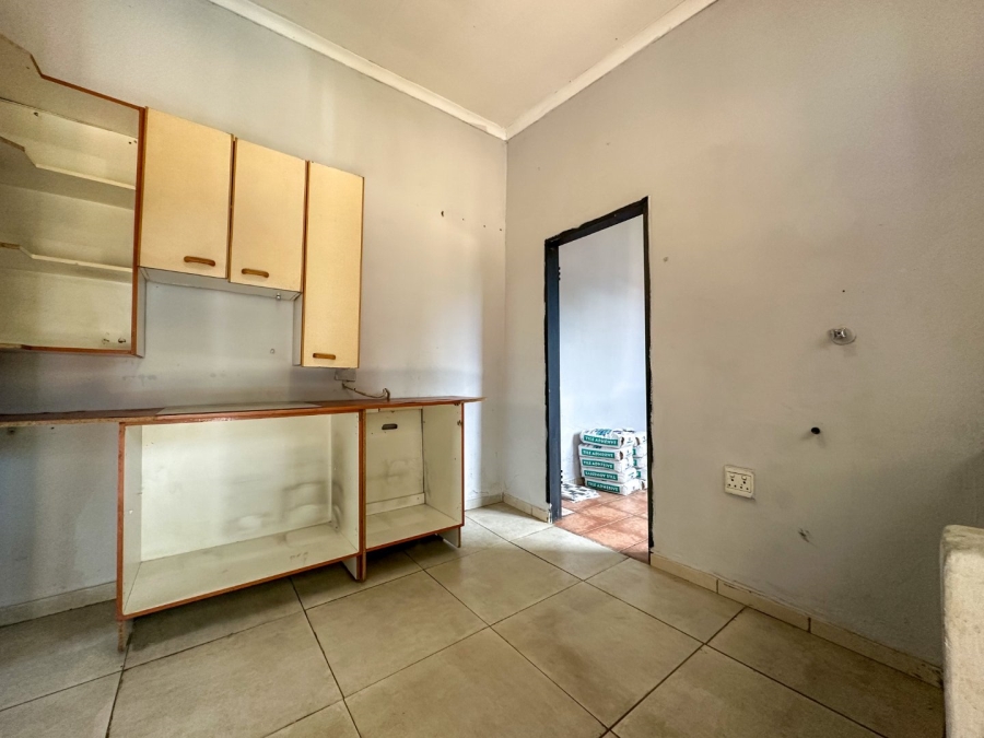 To Let 1 Bedroom Property for Rent in Mondeor Gauteng