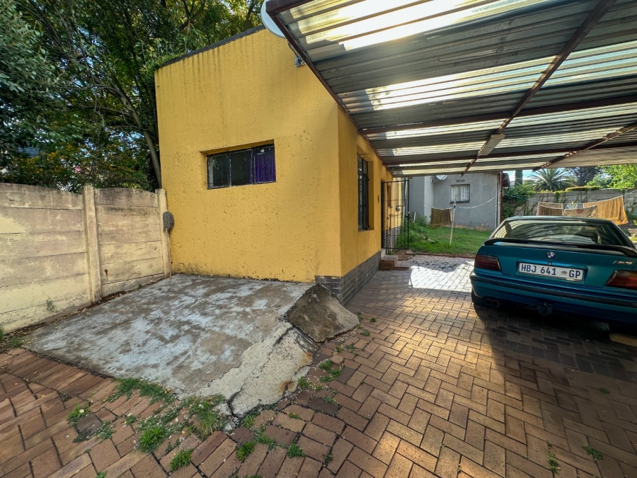 To Let 1 Bedroom Property for Rent in Mondeor Gauteng