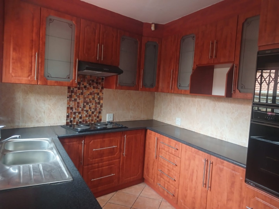To Let 4 Bedroom Property for Rent in Mayberry Park Gauteng