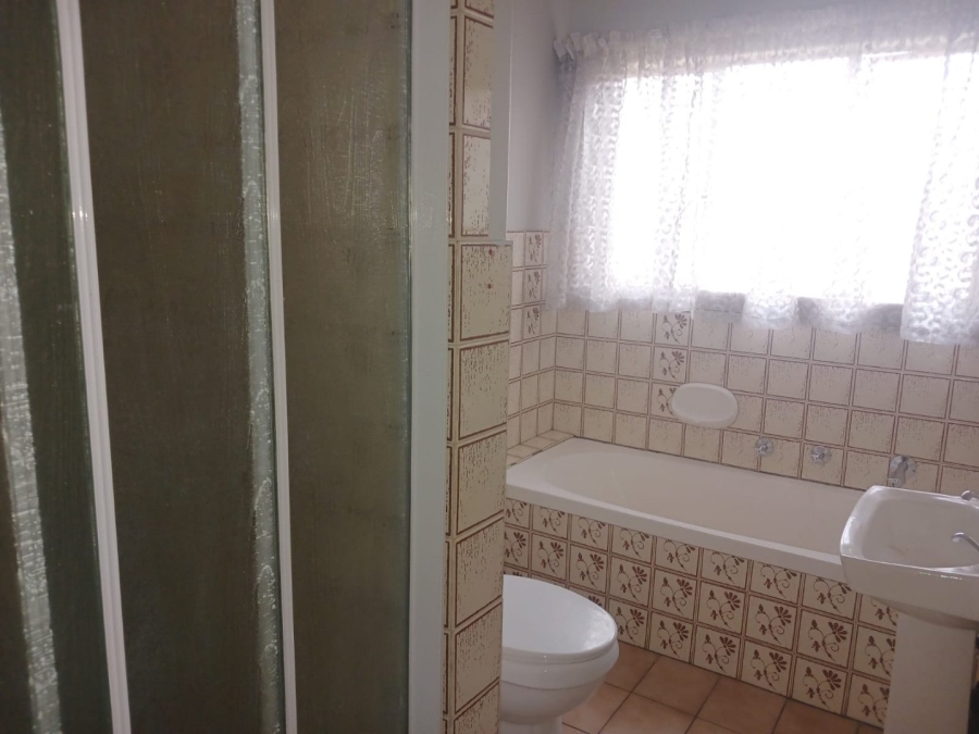 To Let 4 Bedroom Property for Rent in Mayberry Park Gauteng