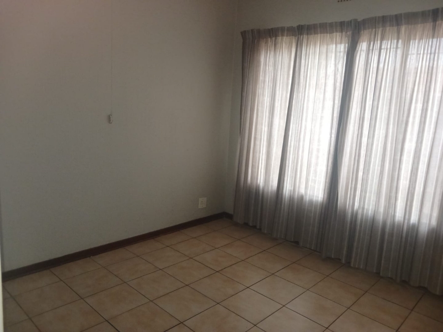 To Let 4 Bedroom Property for Rent in Mayberry Park Gauteng