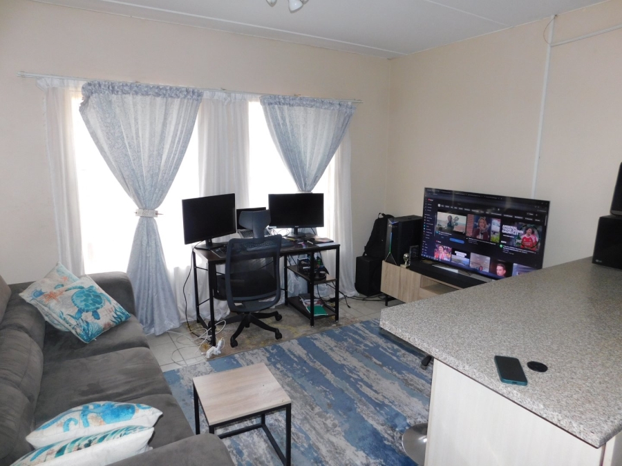1 Bedroom Property for Sale in Grand Central Gauteng