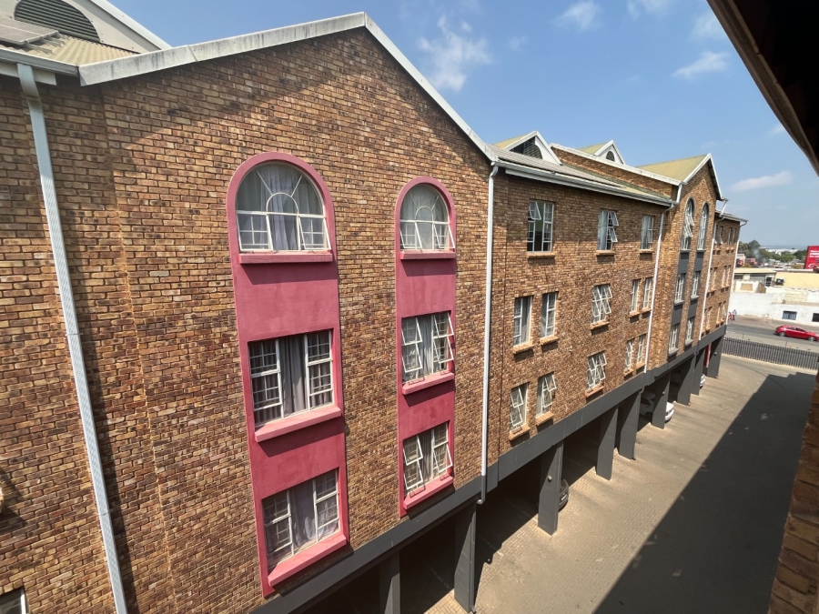 1 Bedroom Property for Sale in Grand Central Gauteng