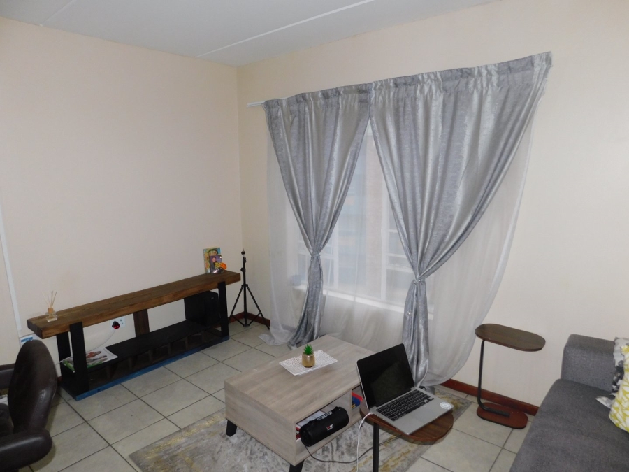 1 Bedroom Property for Sale in Grand Central Gauteng