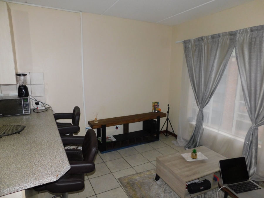 1 Bedroom Property for Sale in Grand Central Gauteng
