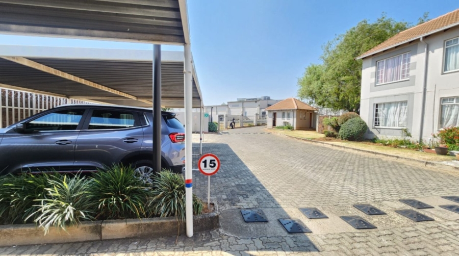 2 Bedroom Property for Sale in Edenvale Central Gauteng