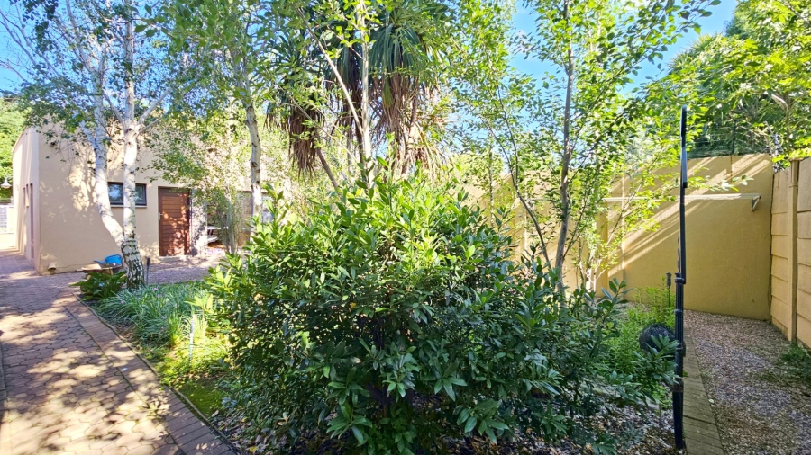 4 Bedroom Property for Sale in Three Rivers Proper Gauteng