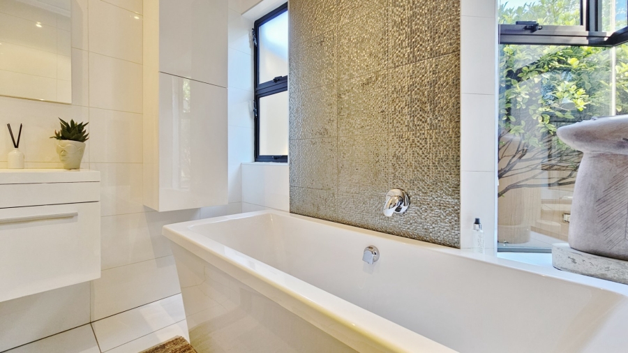 4 Bedroom Property for Sale in Three Rivers Proper Gauteng