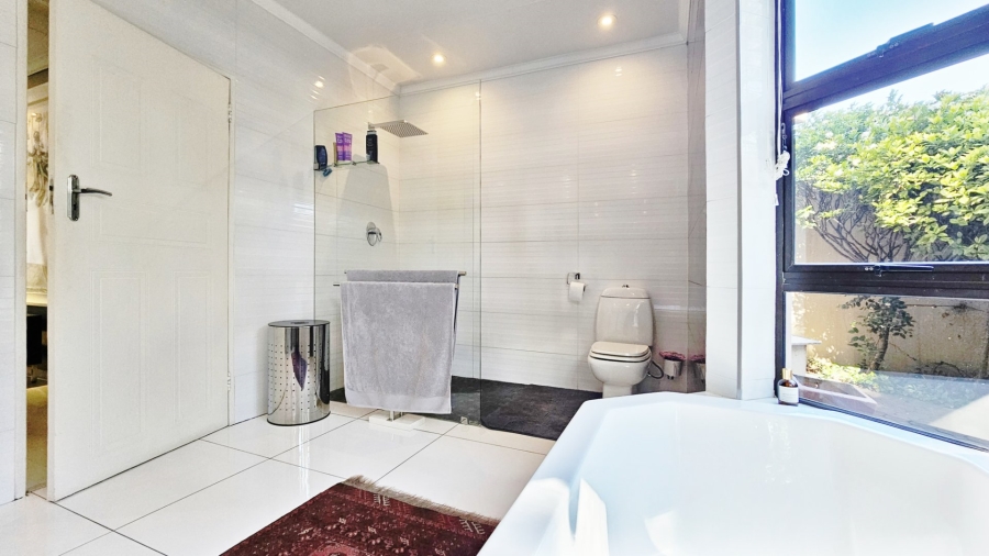 4 Bedroom Property for Sale in Three Rivers Proper Gauteng