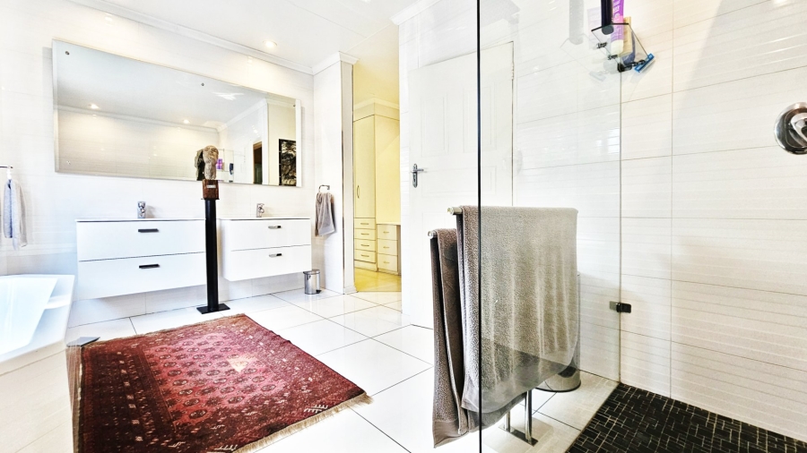 4 Bedroom Property for Sale in Three Rivers Proper Gauteng